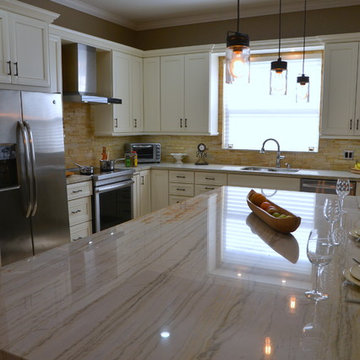 Black and White Two Toned Kitchen