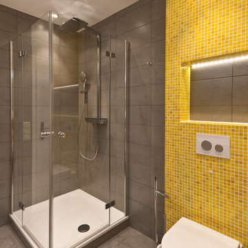 Die geräumige Ecke für die Dusche