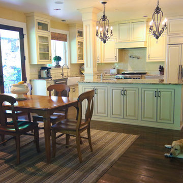 Raleigh Hills Kitchen Family Room
