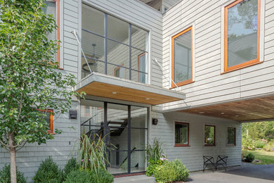 Home design - contemporary home design idea in Chicago