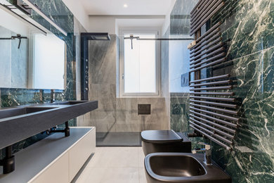 Foto di una stanza da bagno con doccia minimal con mobile bagno sospeso