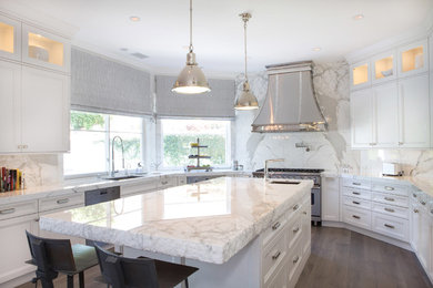 Kitchen - transitional kitchen idea in Los Angeles