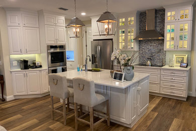 Inspiration for a transitional kitchen remodel in Tampa