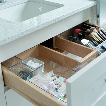 Bright Modern Bathroom – Glen Ellyn, IL