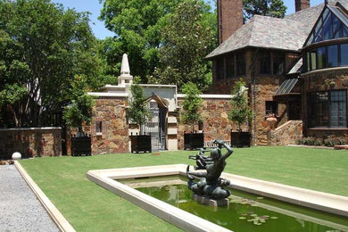 This is an example of a traditional landscaping in Dallas.