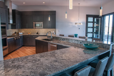 Inspiration for a contemporary kitchen remodel in Chicago