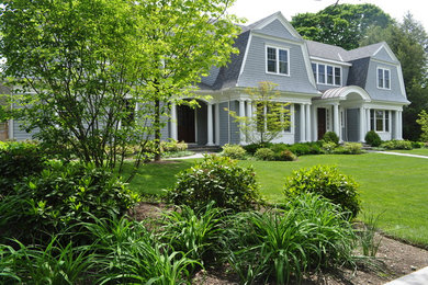 Design ideas for a large traditional front yard garden in Boston.