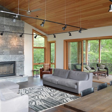Four Season Cottage near Haliburton