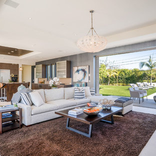 Wohnen mit oranger Wandfarbe und Gaskamin Ideen, Design & Bilder