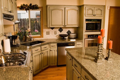 Example of a kitchen design in New York