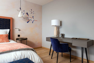 Design ideas for a traditional kids' bedroom in Clermont-Ferrand.