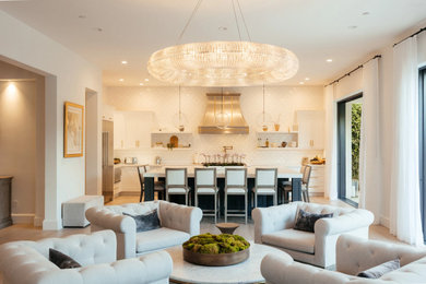 Example of a living room design in Los Angeles