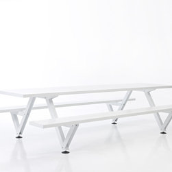 Extremis Marina Picknick Table - Outdoor Dining Tables