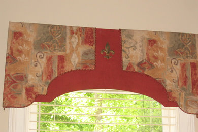 Inspiration for a mid-sized contemporary eat-in kitchen remodel in Atlanta