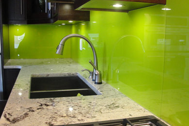 Kitchen - modern kitchen idea in Toronto
