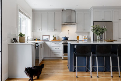 Trendy kitchen photo in Seattle