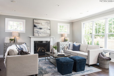 Inspiration for a modern living room remodel in Chicago