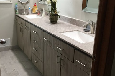 Bathroom - transitional bathroom idea in Detroit