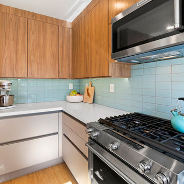 Warm Mid-Century-Modern Kitchen