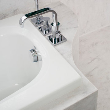 RICH GREEN AND WHITE MASTER BATH