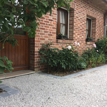 Allée en gravillons sur structure alvéolaire réalisée par Symbiose Paysage Nord