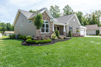 Inspiration for an exterior home remodel in Cleveland