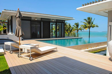 Example of a minimalist home design design in Los Angeles