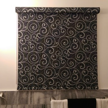 Patterned roller shade in an Etobicoke bathroom