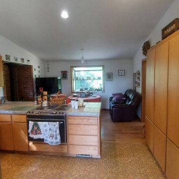 Lakefront Privacy with Big Upside in Cedar Park – Seattle Fixer Opportunity