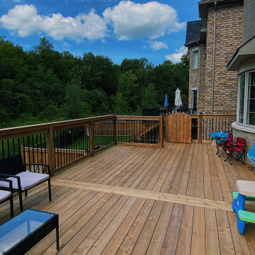 Harmony Deck: The Modern Backyard Getaway