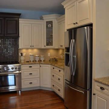Kitchen Remodel with Maple Villa Cabinets in Antique White with Chocolate Glaze