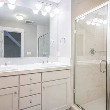 1212 SE Harney St Bathroom