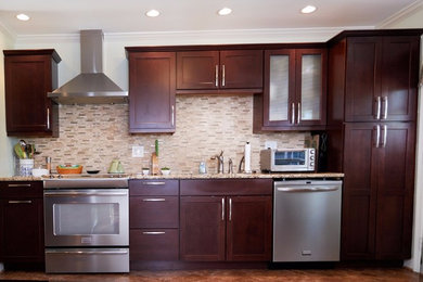 Kitchen - transitional kitchen idea in Richmond