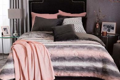 Bedroom - shabby-chic style bedroom idea