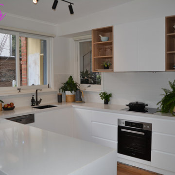 Modern Kitchen with Natural Oak Ravine Finish