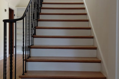 Staircase - traditional staircase idea in Los Angeles