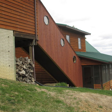 Lake home connecting stairway