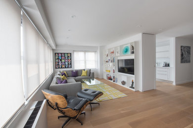 Inspiration for a modern living room remodel in New York
