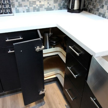Eden Mosaic Tile installations: Cobble Stainless Steel With Silver Glass Tile