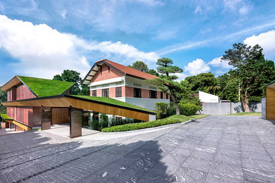 Design ideas for a contemporary exterior in Singapore.