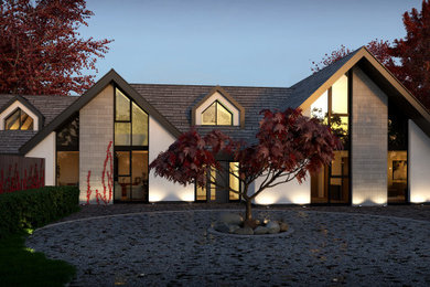 Ejemplo de fachada de casa blanca y gris actual grande de dos plantas con revestimiento de estuco, tejado a dos aguas, tejado de teja de barro y panel y listón