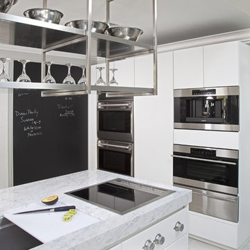 Restaurant Style Clean & Modern Kitchen