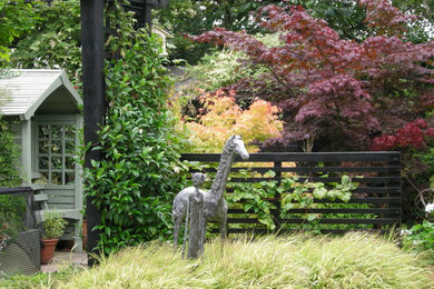 Photo of a traditional garden in Surrey.