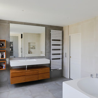 Badezimmer mit Waschtischkonsole in Frankreich Ideen, Design & Bilder