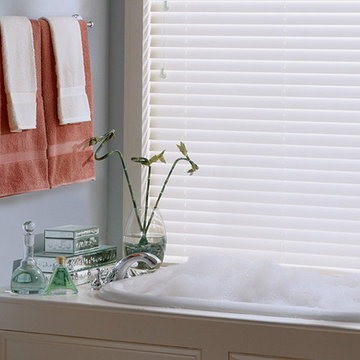 FAUX WOOD BLINDS - Hunter Douglas Renditions Economical Wood Blinds - Bathroom