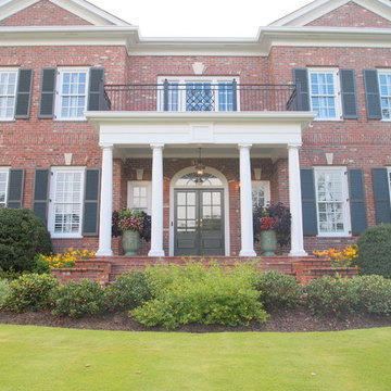 "Soft" Southern traditional landscape for hot sunny yard