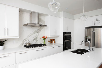 Inspiration for a mid-century modern kitchen remodel in Toronto
