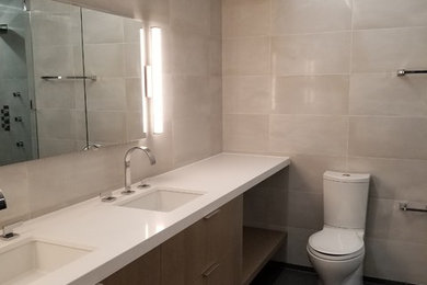 Bathroom - modern bathroom idea in New York