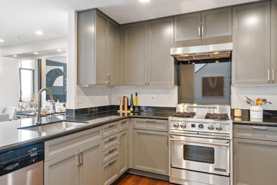 Inspiration for a contemporary kitchen remodel in San Francisco