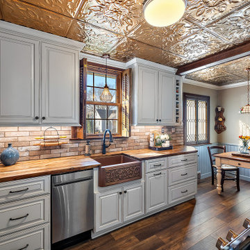 Starmark Maple Ridgeville Kitchen in Macadamia & Shale w/ Chocolate Glaze